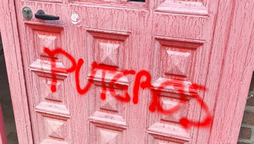 Leganés.- Vandalizan la sede del PSOE con una pintada que les llama "puteros"