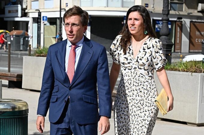 José Luis Martínez-Almeida y Teresa Urquijo dan la bienvenida a su primer hijo