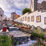 Calles con cascadas, casonas coloniales y vistas infinitas: así es el pueblo que se gana el título de 'Balcón del Atlántico' de España