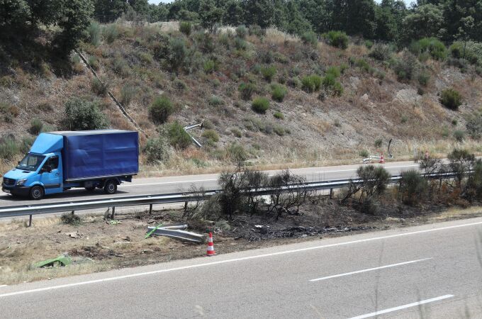 Lugar en el que se incendió el vehículo tras salirse de la vía en la A-52
