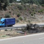 Lugar en el que se incendió el vehículo tras salirse de la vía en la A-52