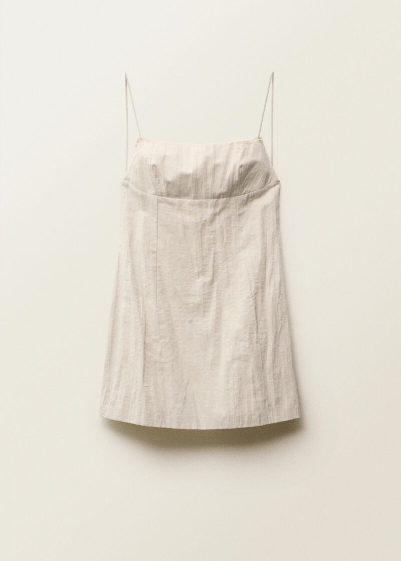 Vestido de escote deshilachado.