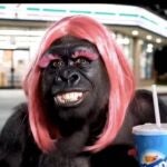 Videos racistas creados con Veo 3, la IA para creación de vídeos de Google, se hacen virales en TikTok.