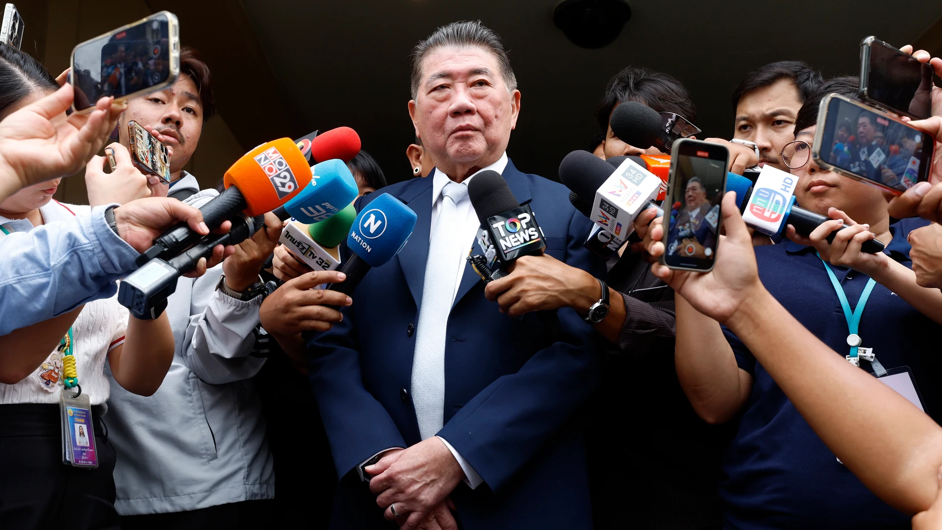 BANGKOK (Thailand), 03/07/2025.- Thai Deputy Prime Minister and Interior Minister Phumtham Wechayachai (C), also assigned the position of acting prime minister following a special cabinet meeting, talks to media after the swearing-in ceremony at Government House in Bangkok, Thailand, 03 July 2025. Court suspended Thai Prime Minister Paetongtarn Shinawatra was sworn in as the new culture minister during the special cabinet meeting amid a cabinet reshuffle following the constitutional court ord...
