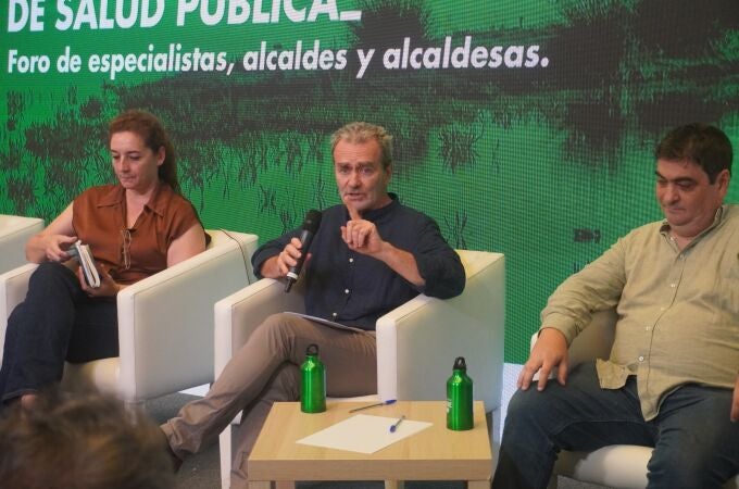 Simón insta a no ver el virus del Nilo como "problema exclusivo de Andalucía y España" y apela a implicación social