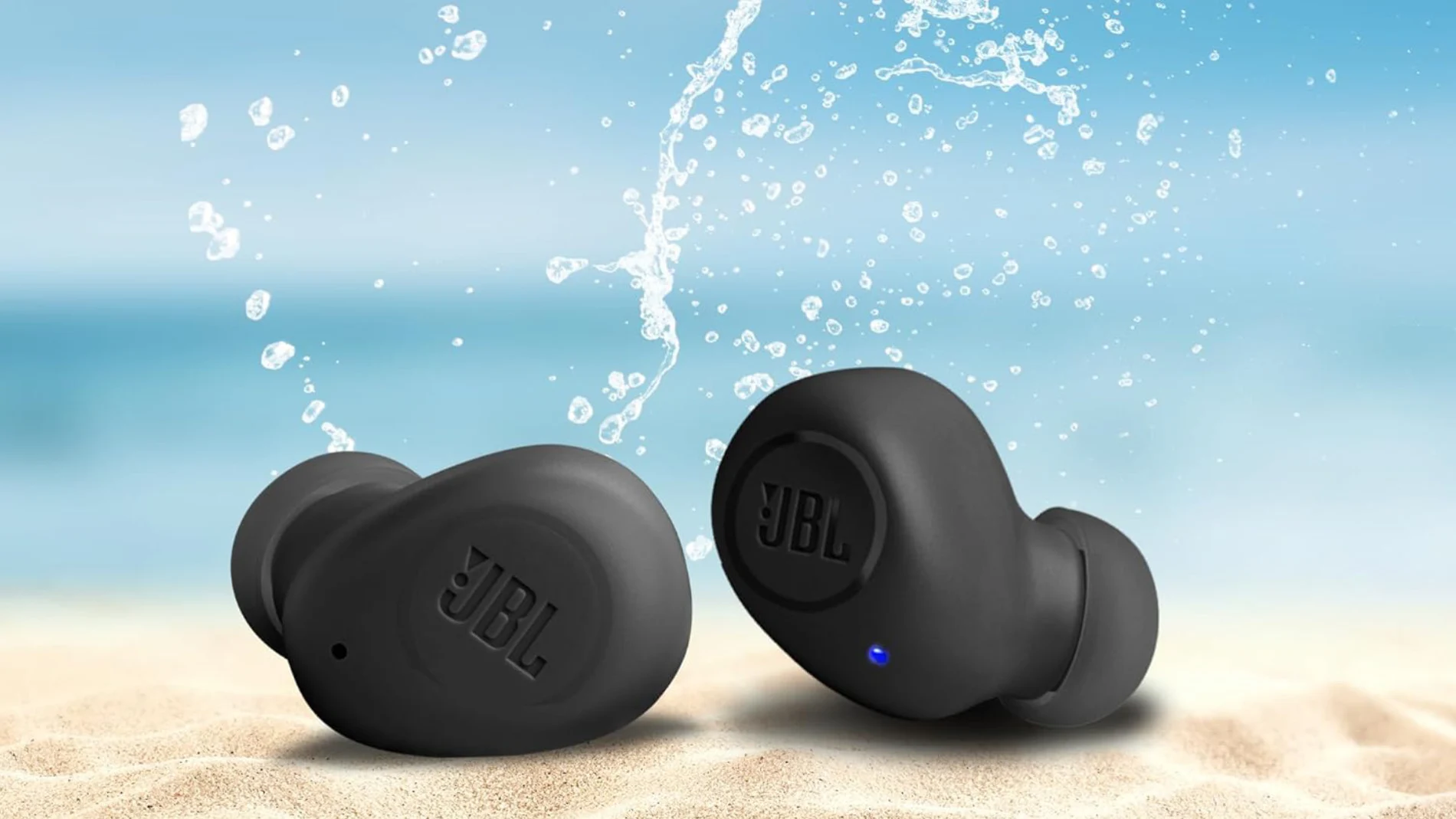 Los auriculares JBL Wave Buds son resistentes al polvo y a las salpicaduras de agua