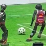 China organiza el primer partido de fútbol entre robots con IA y parece sacado de un videojuego