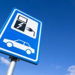 Señal de tráfico de cargador de coche eléctrico