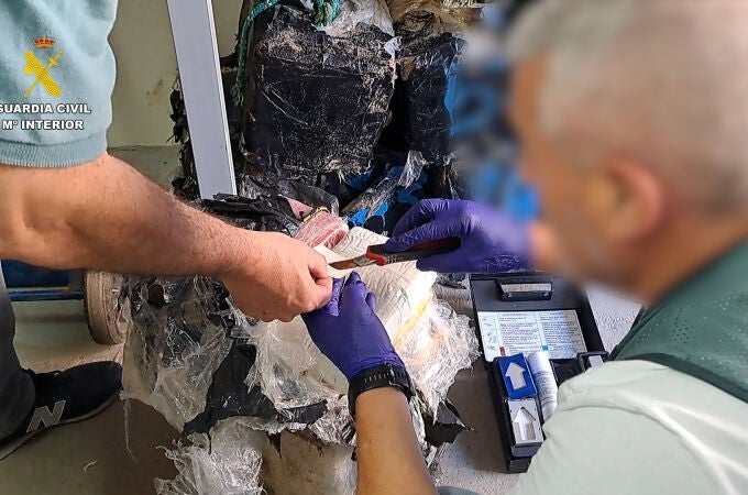 La Guardia Civil intercepta un alijo de 220 kilos de cocaína en Barbate (Cádiz)