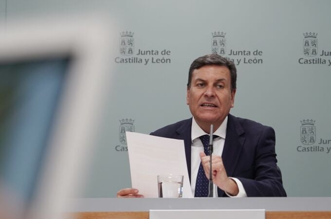 El consejero de Economía y Hacienda y portavoz de la Junta, Carlos Fernández Carriedo, comparece en rueda de prensa posterior al Consejo de Gobierno