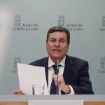El consejero de Economía y Hacienda y portavoz de la Junta, Carlos Fernández Carriedo, comparece en rueda de prensa posterior al Consejo de Gobierno