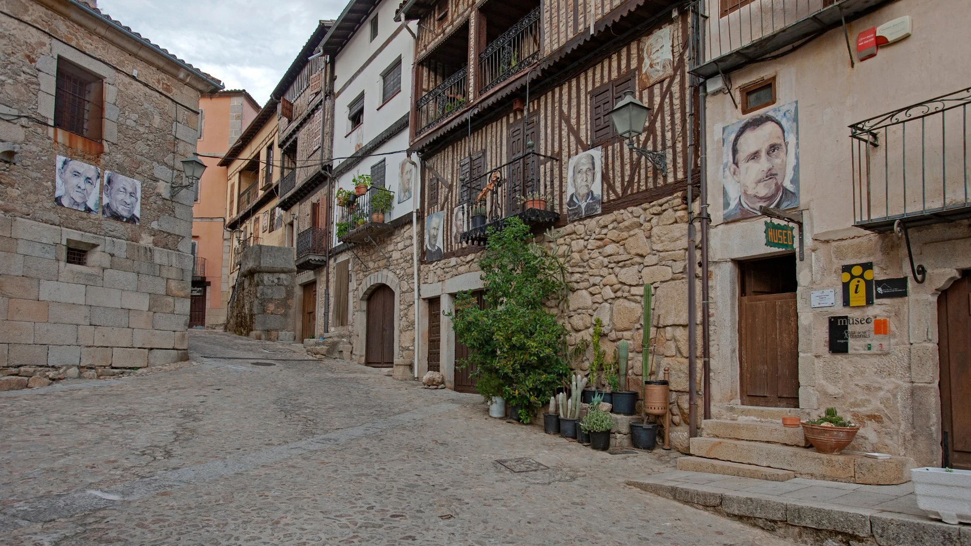 Calles y viviendas de la localidad salmantina de Mogarraz