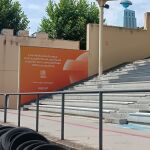 Cartel en Parque Warner Madrid que anuncia sus novedades renovables 