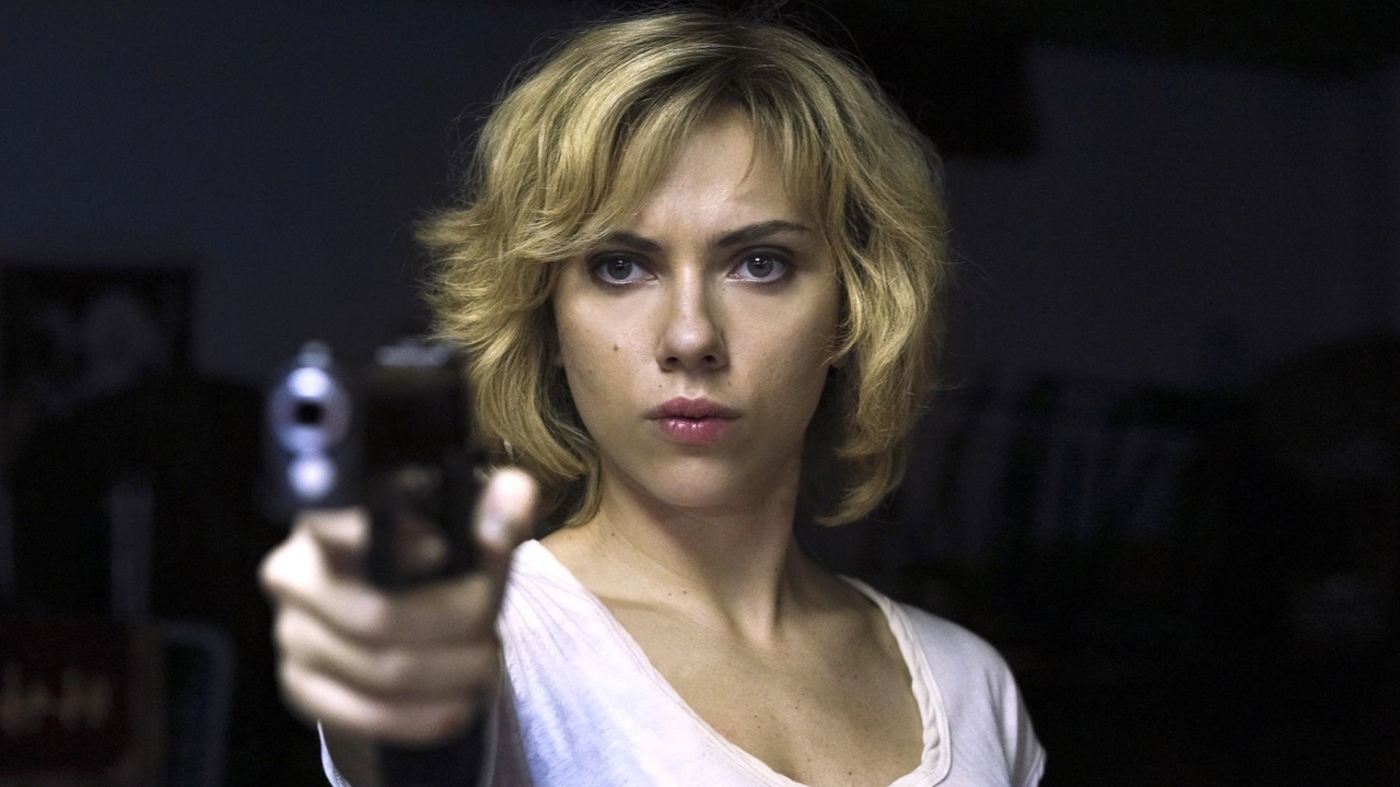 Scarlett Johansson Alerta: La Inteligencia Artificial Descontrolada, ¿Una Amenaza Real para el Futuro?