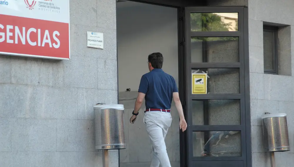 José Luis Martínez-Almeida llega al hospital Virgen del Rosario