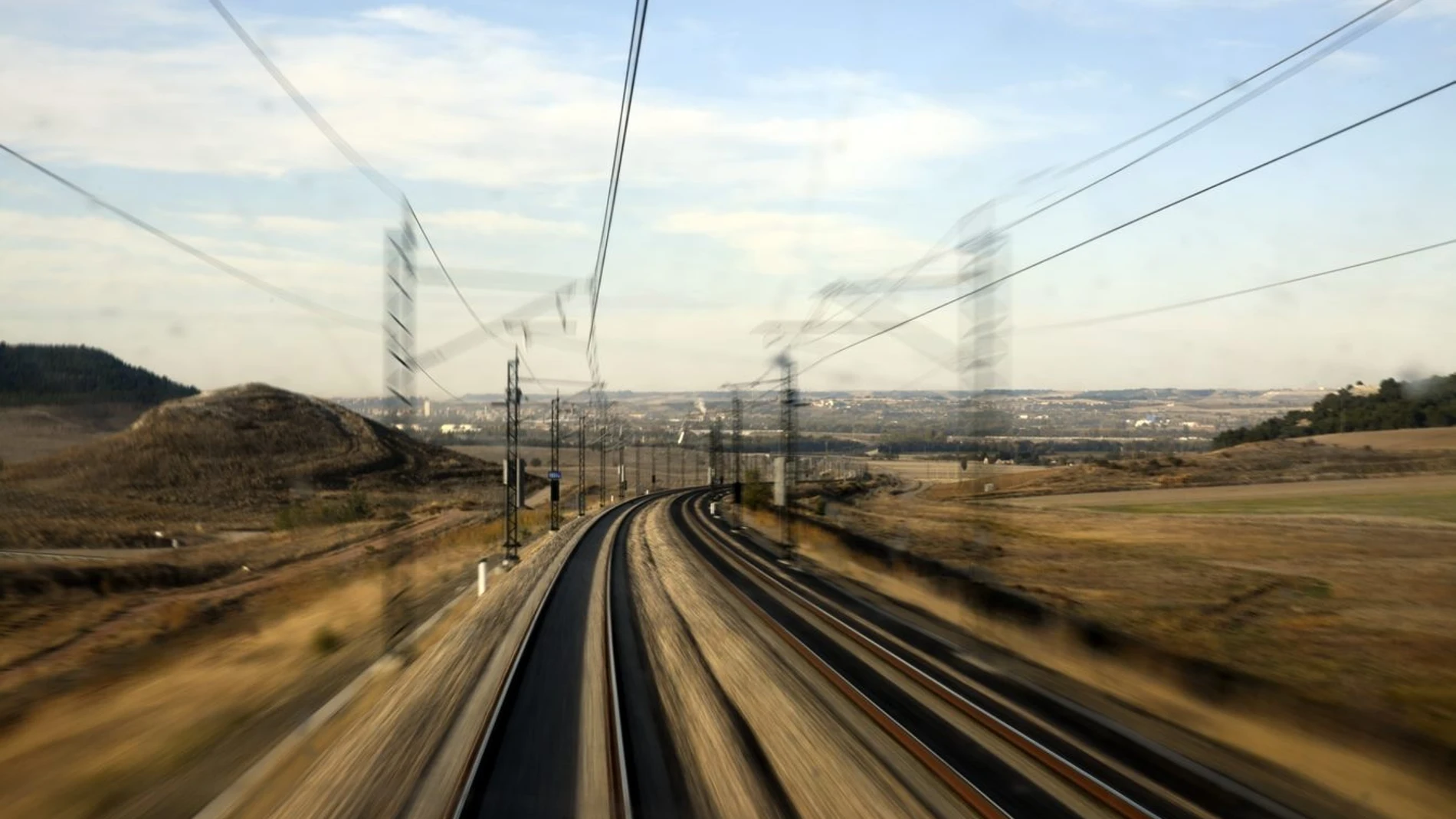 Tramo de la línea de tren entre Valladolid y Burgos REMITIDA / HANDOUT por ADIF Fotografía remitida a medios de comunicación exclusivamente para ilustrar la noticia a la que hace referencia la imagen, y citando la procedencia de la imagen en la firma 04/07/2025