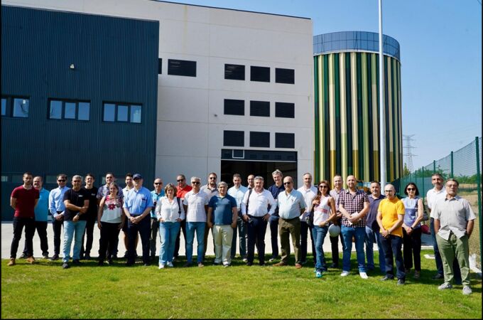 Los colegios de ingenieros industriales de Valladolid y León han reunido a más de 30 profesionales en una jornada técnica, organizada con la colaboración de Somacyl, para conocer el funcionamiento la central de calor de Valladolid Oeste y la subestación del Centro Cultural Miguel Delibes
