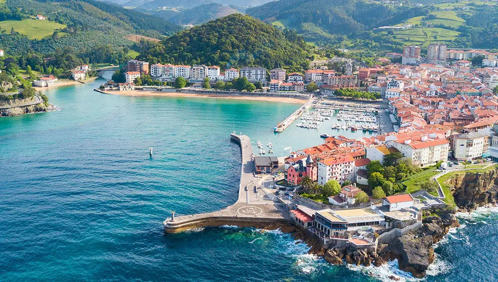 Lekeito: tradición marinera y playas familiares