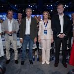 Feijóo, "orgulloso" de Aznar y Rajoy: Demuestran que España "se puede gobernar mucho mejor" y que el PP "está unido"