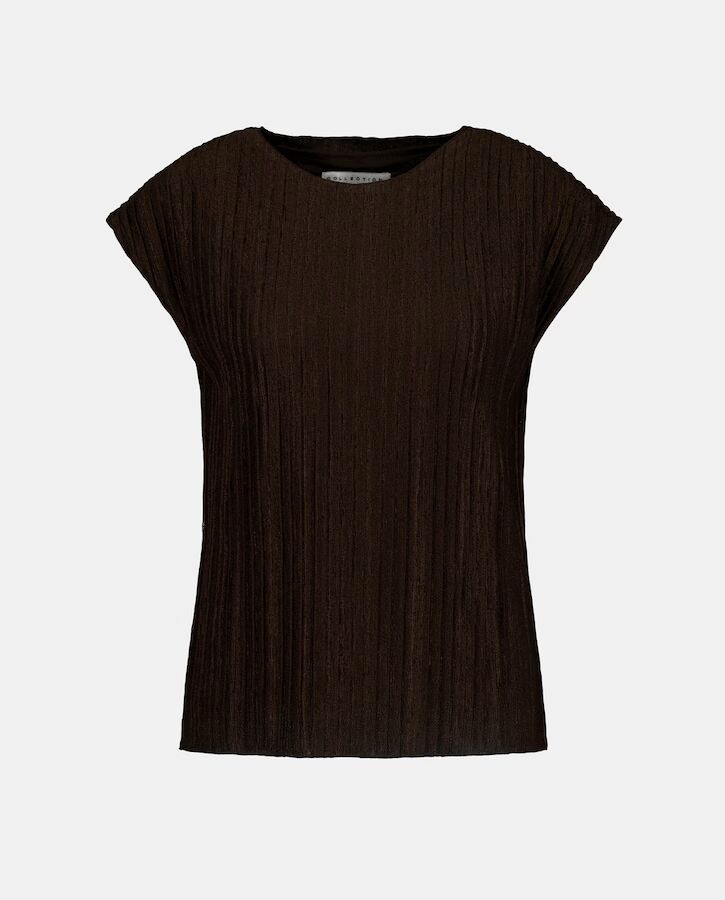 Camiseta marrón cuello caja.