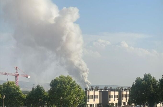 Sucesos.- Un incendio en una empresa de baterías de litio y pilas pone en alerta a Azuqueca de Henares