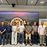 Javier Meléndez, CEO de la empresa; Juan Manuel Coello, director de Operaciones, y Mónica Díez, directora de Marketing, se reúnen con las organizaciones agrarias