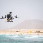 El Gobierno canario inicia en Fuerteventura un programa piloto con drones de rescate en playas