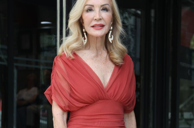 Carmen Lomana, antes de poner rumbo a Suiza