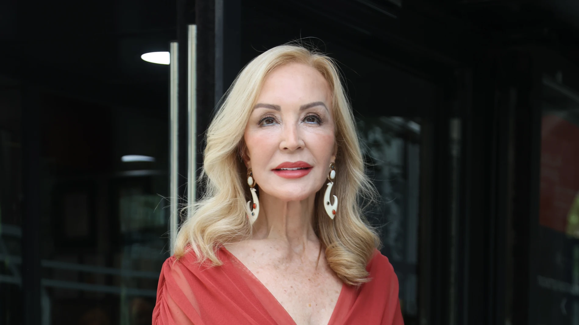 Carmen Lomana, antes de poner rumbo a Suiza