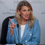 Yolanda Díaz se reúne con las sindicalistas conocidas como 'Las 6 de la Suiza'.