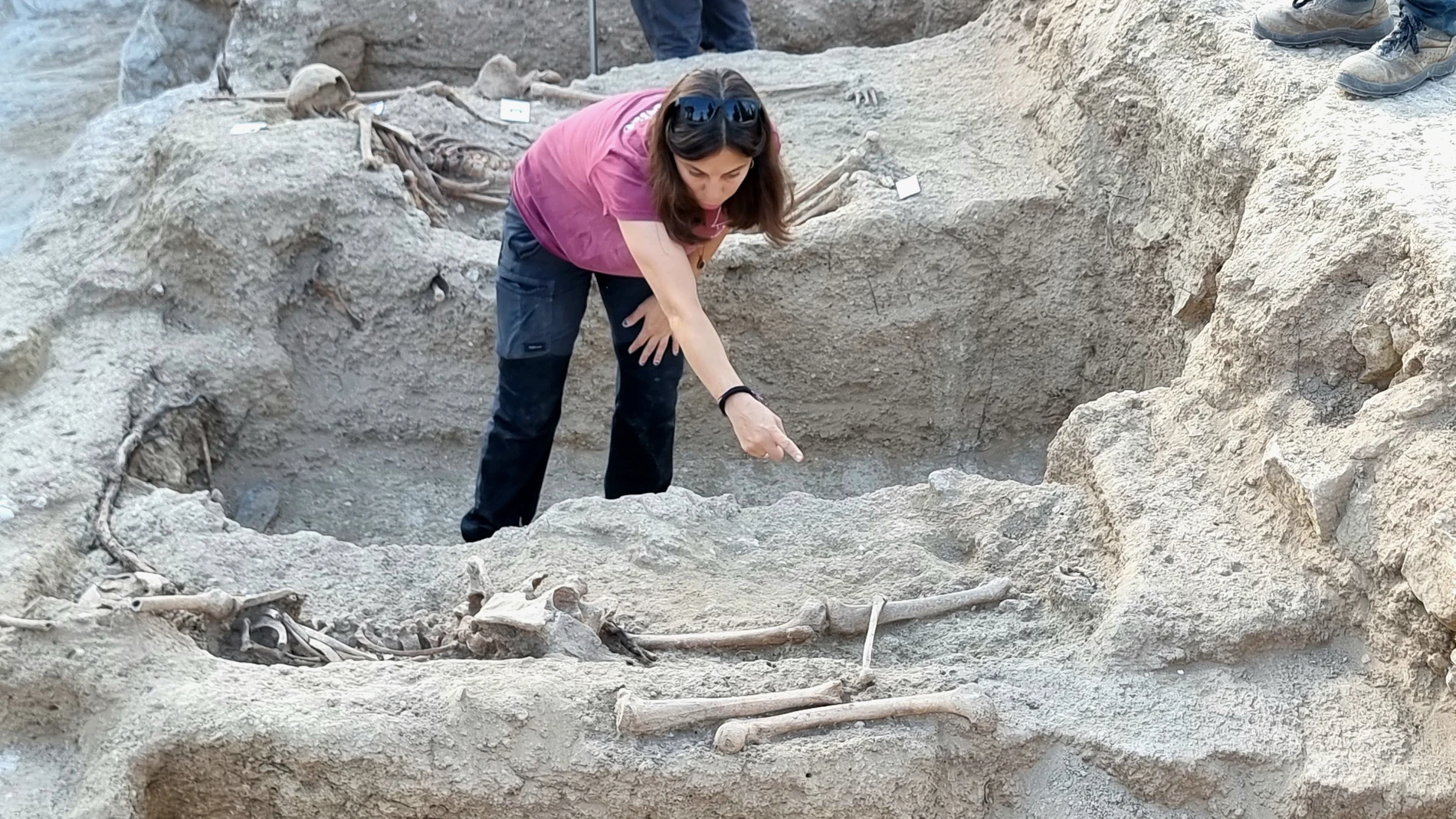 Imagen de las exhumaciones en Villar REMITIDA / HANDOUT por AYUNTAMIENTO DE RIBA-ROJA Fotografía remitida a medios de comunicación exclusivamente para ilustrar la noticia a la que hace referencia la imagen, y citando la procedencia de la imagen en la firma 04/07/2025