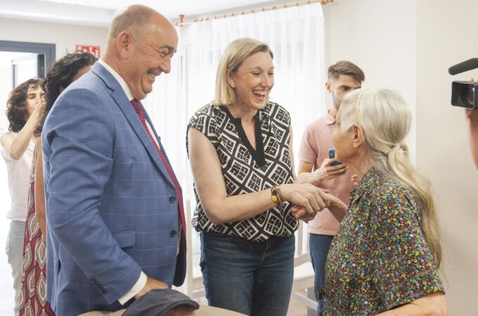 La vicepresidenta, Isabel Blanco, inaugura, junto al presidente de la Diputación de Segovia, Miguel Ángel de Vicente, las Unidades de Convivencia Atalaya y Eresma en "La Fuescisla"