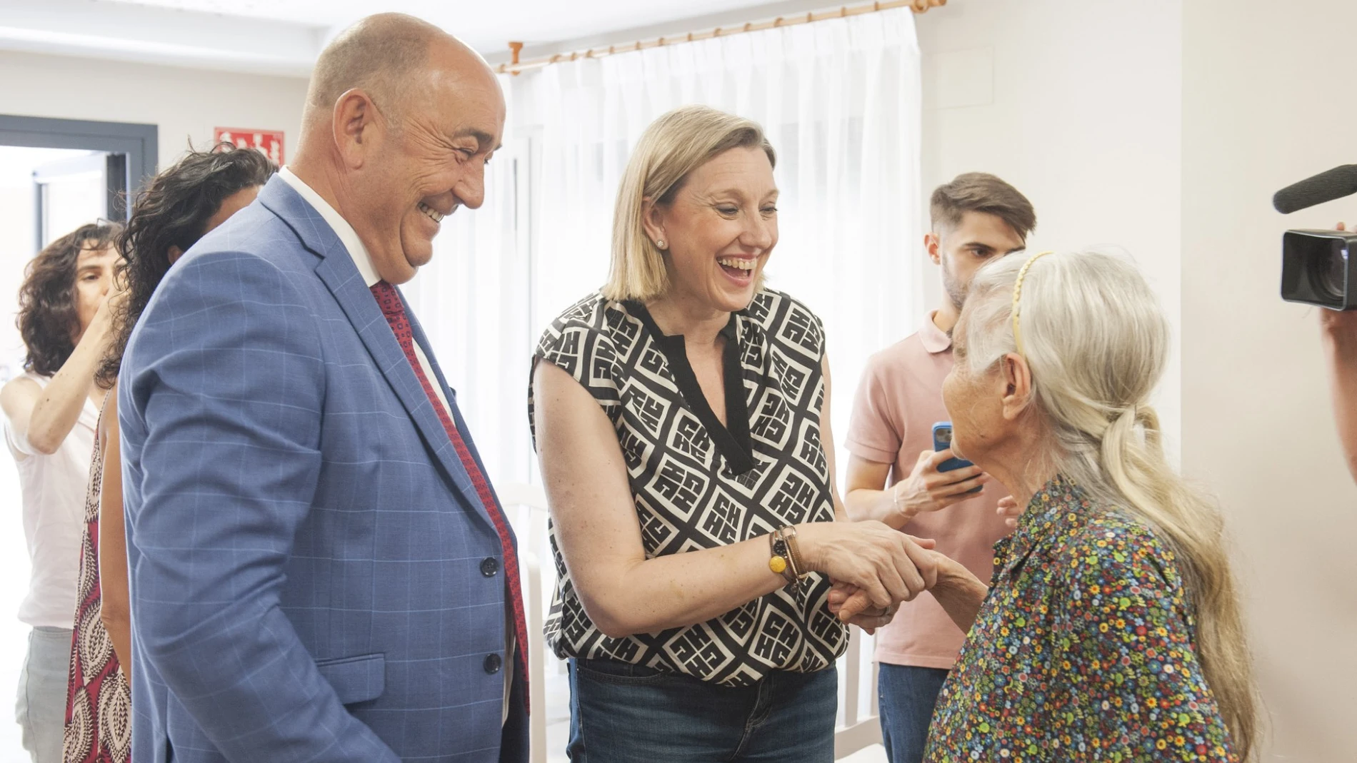 La vicepresidenta, Isabel Blanco, inaugura, junto al presidente de la Diputación de Segovia, Miguel Ángel de Vicente, las Unidades de Convivencia Atalaya y Eresma en "La Fuescisla"