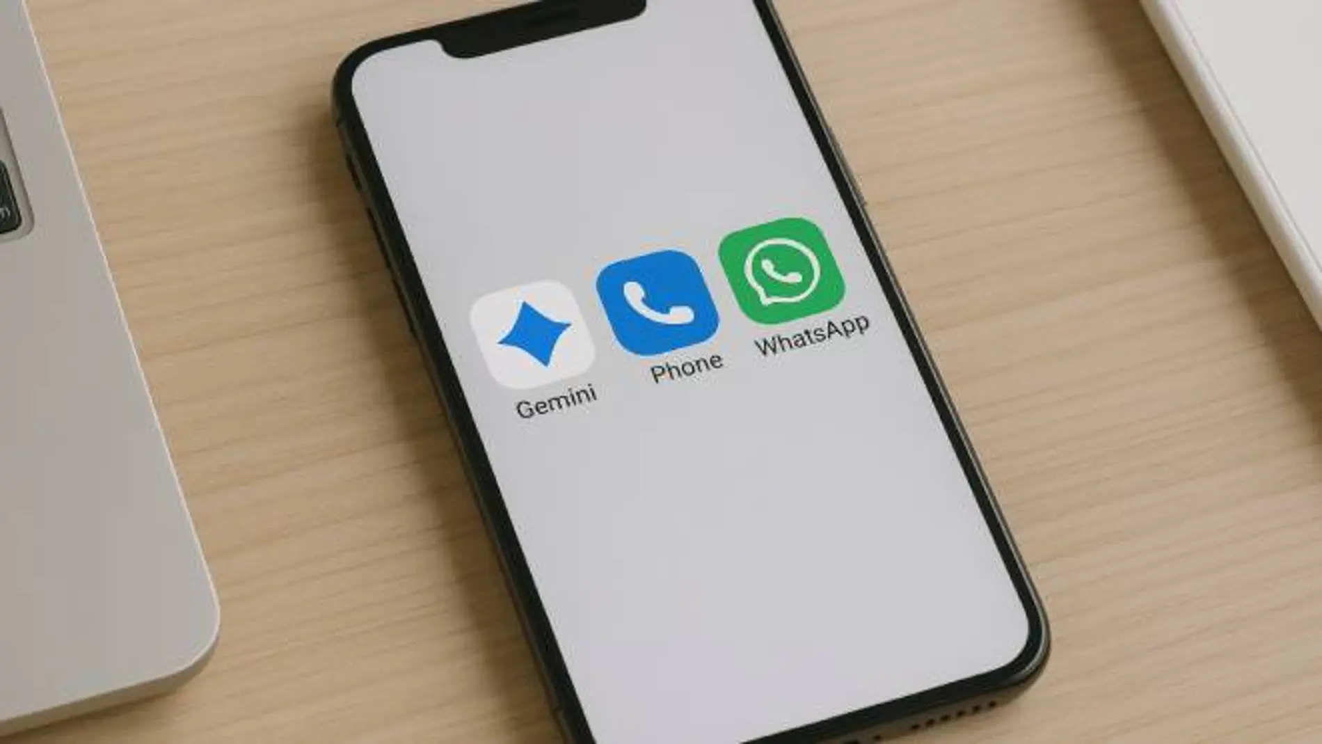 WhatsApp se integra con Gemini: qué puedes hacer y cómo desvincular la app de Meta de la IA de Google.