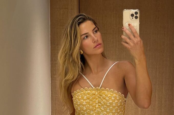 Influencer con piel bonita.