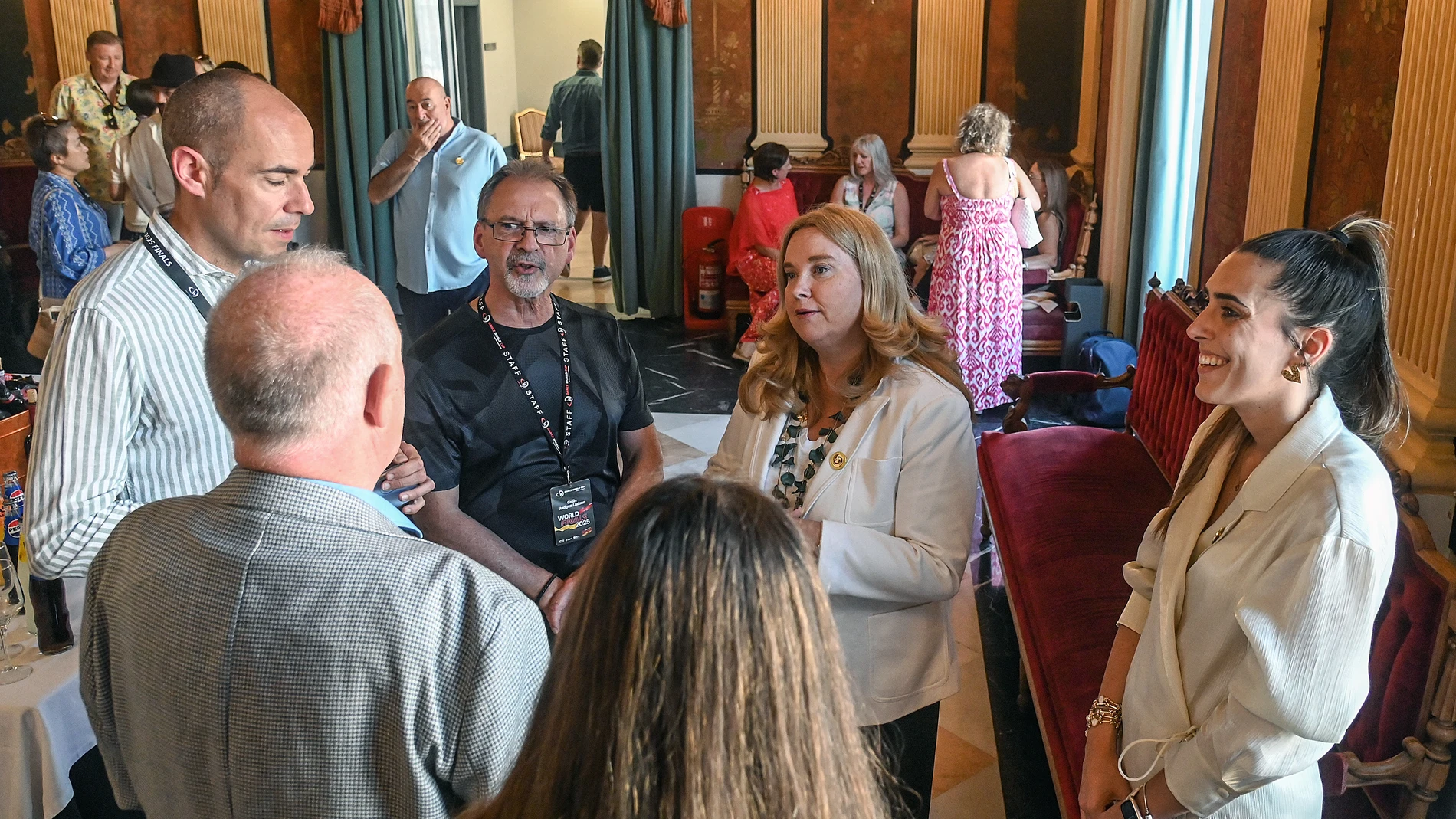 La alcaldesa de Burgos, Cristina Ayala, momentos antes de inaugurar la Copa Mundial de la Danza