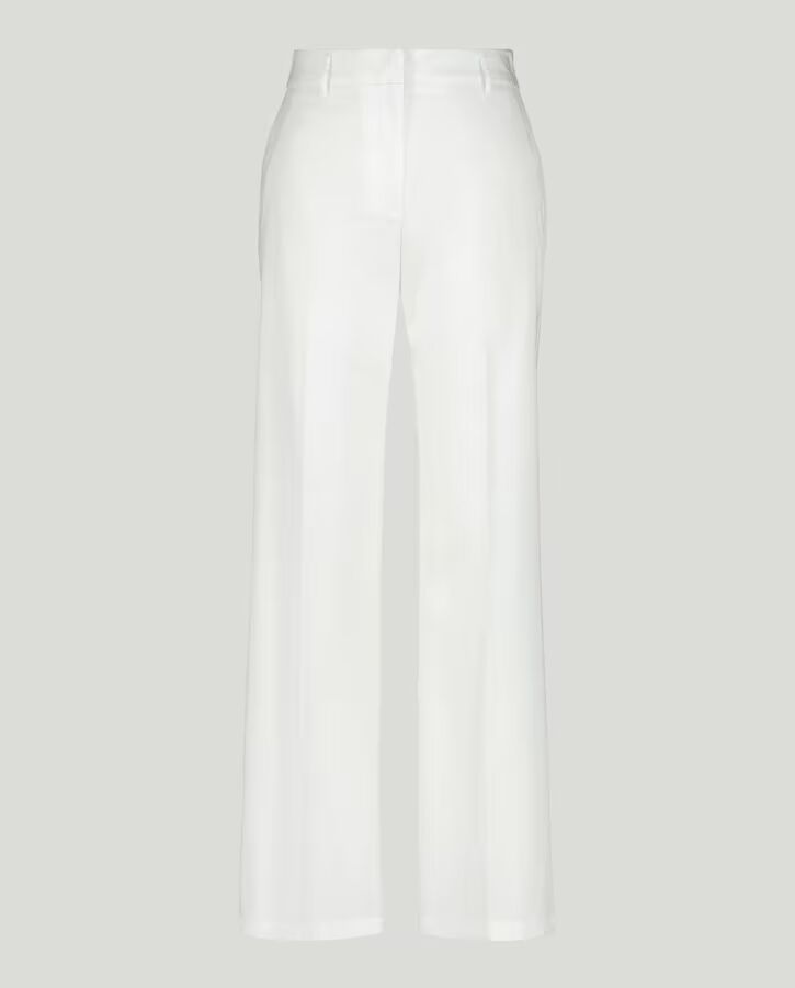Pantalón blanco roto.