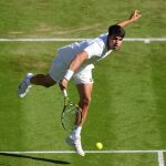 Tenis/Wimbledon.- Carlos Alcaraz trabaja su billete a octavos de Wimbledon