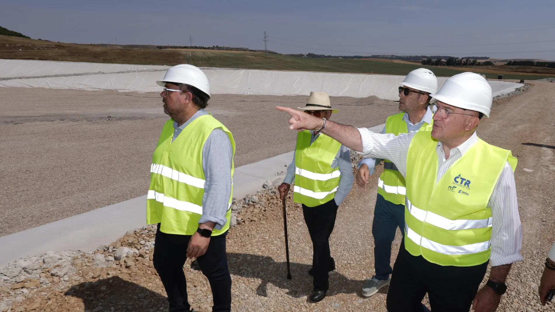 El alcalde Jesús Julio Carnero visita las obras del vertedero de Valladolid