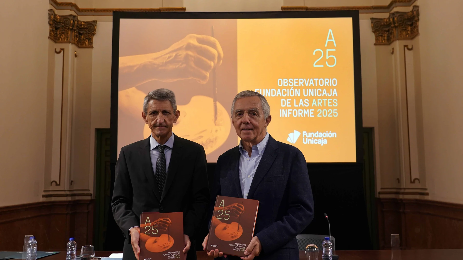 El presidente de la Fundación Unicaja, José M. Domínguez, y el coordinador editorial del informe y exdirector del Museo Picasso Málaga, José Lebrero, han presentado este viernes en Málaga la primera de las publicaciones surgidas de este observatorio REMITIDA / HANDOUT por FUNDACIÓN UNICAJA Fotografía remitida a medios de comunicación exclusivamente para ilustrar la noticia a la que hace referencia la imagen, y citando la procedencia de la imagen en la firma 04/07/2025