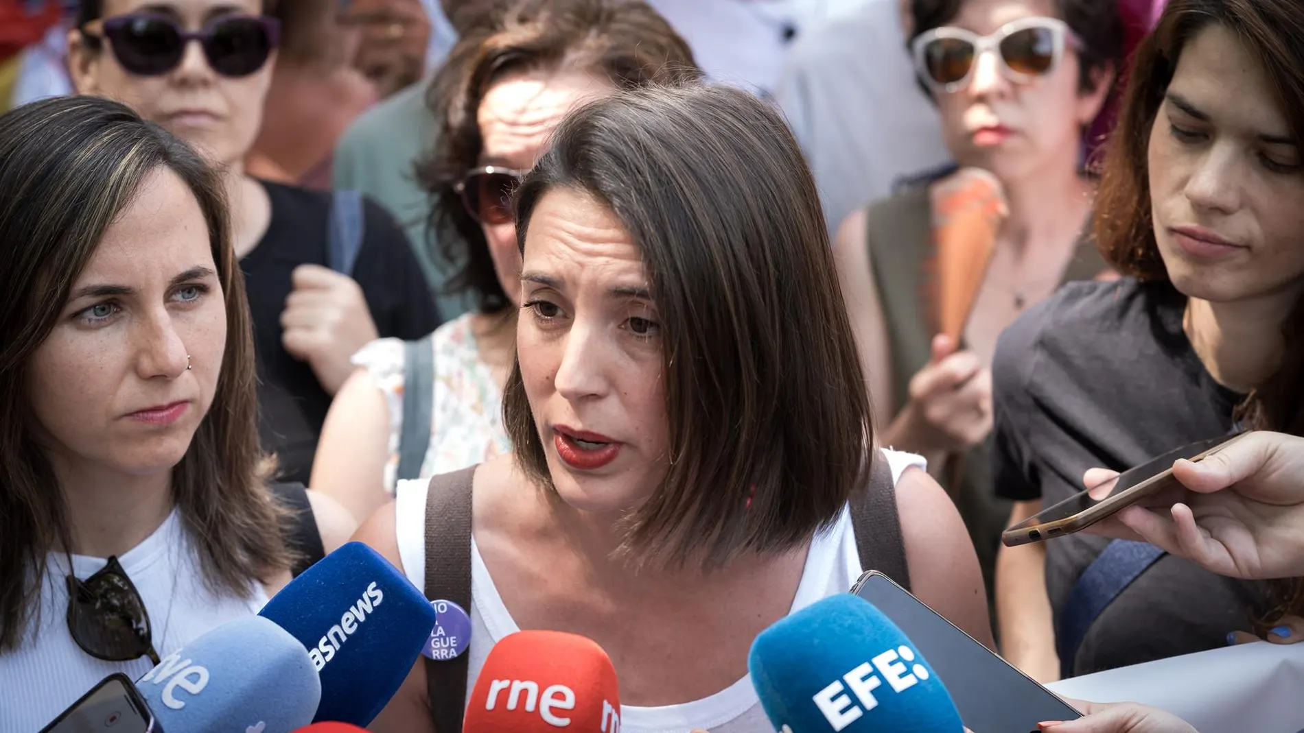 Irene Montero: "Que nadie mire para otro lado ante la LGTBIQ-fobia que está creciendo en nuestro país"