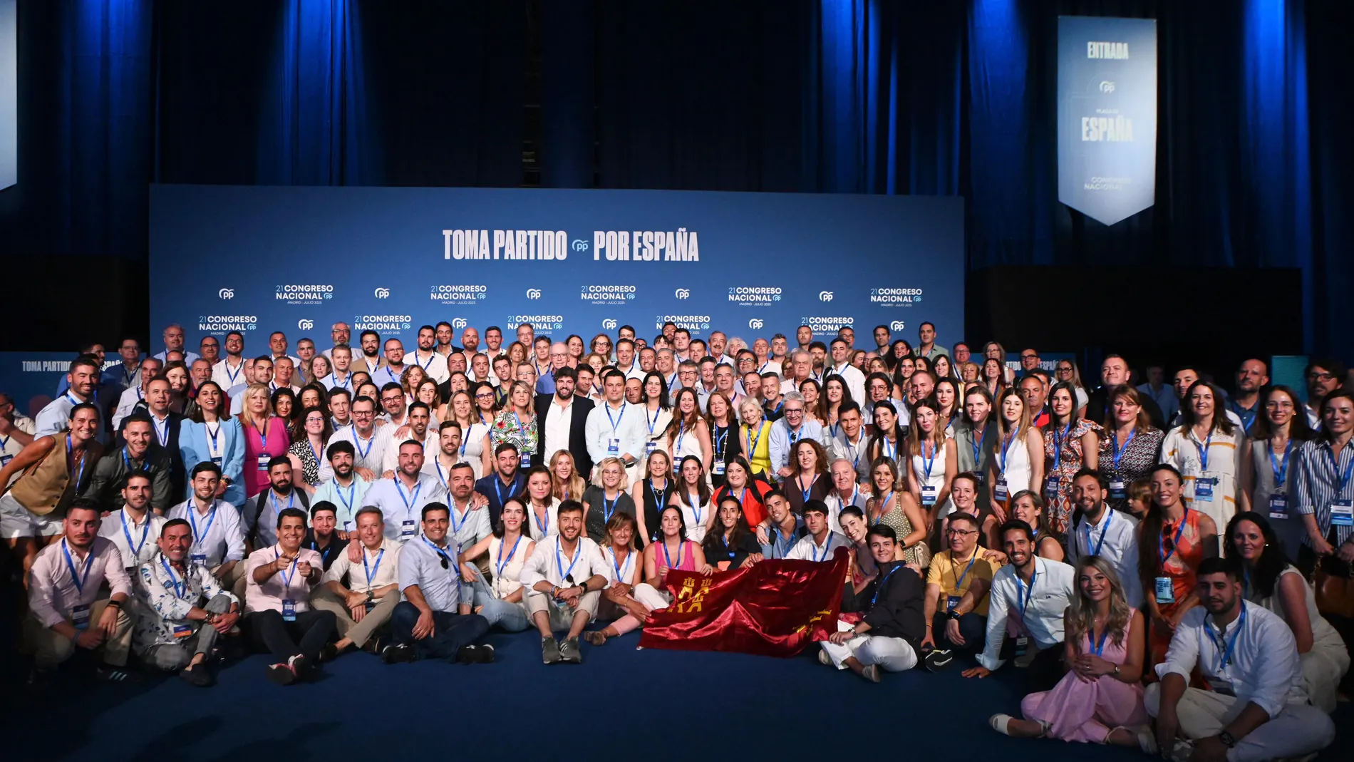 Foto de familia de la delegación popular de la Región de Murcia