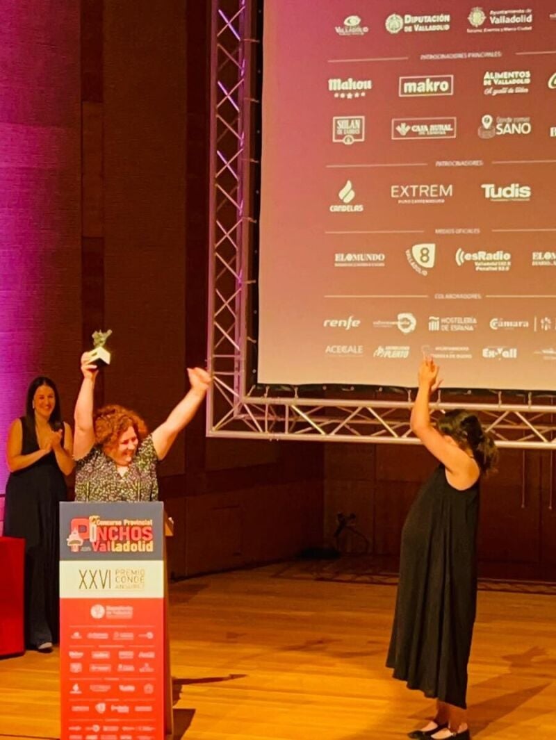 Silvia y Miriam recogen el premio al Mejor Pincho de la Provincia de Valladolid
