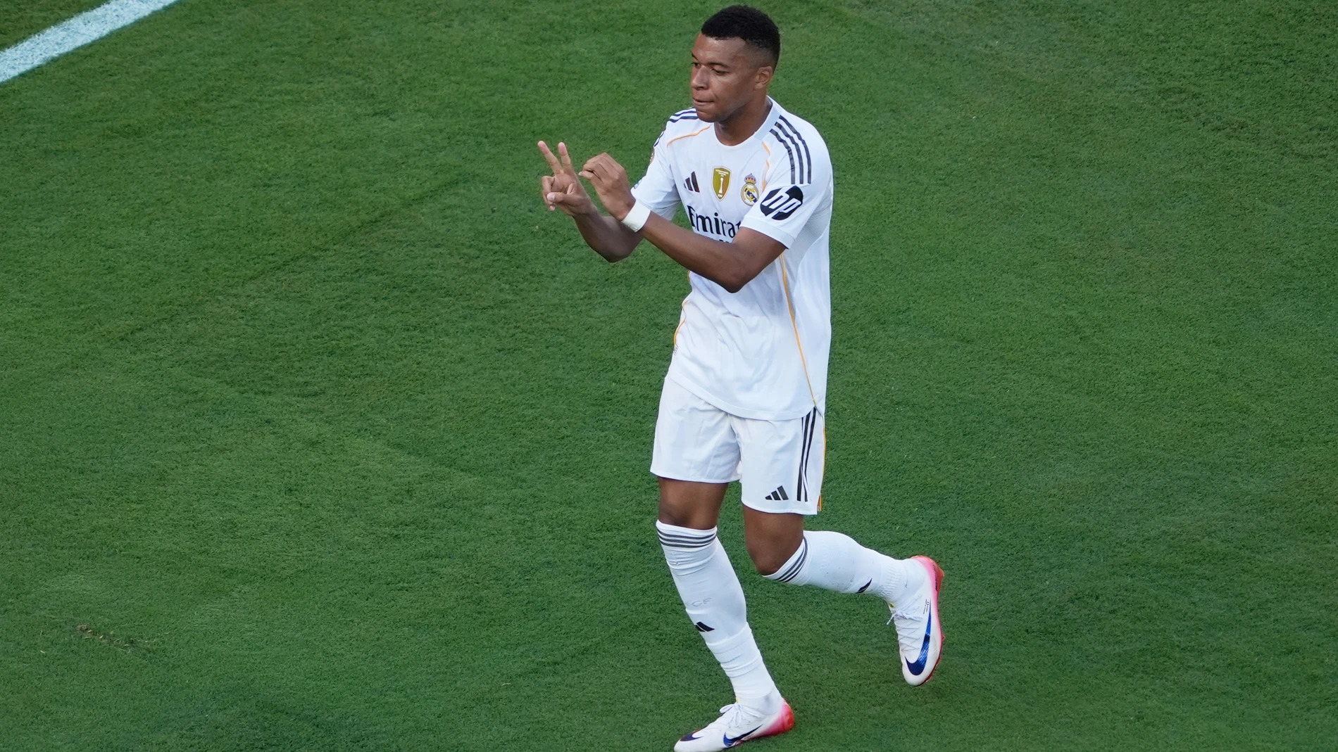 Real Madrid's Kylian Mbappe celebrates scoring his side's 3rd goal during the Club World Cup quarterfinal soccer match between Real Madrid and Borussia Dortmund in East Rutherford, N.J., Saturday, July 5, 2025. (AP Photo/Pamela Smith)
