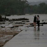 EEUU.- Las inundaciones en Texas dejan ya 32 muertos, entre ellos 14 niños, y decenas de desaparecidos