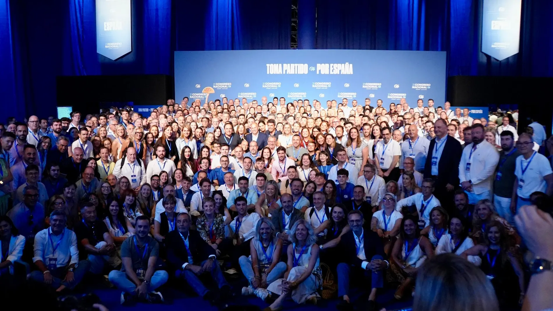 Foto de familia de la delegación popular valenciana, la más numerosa tras Andalucía