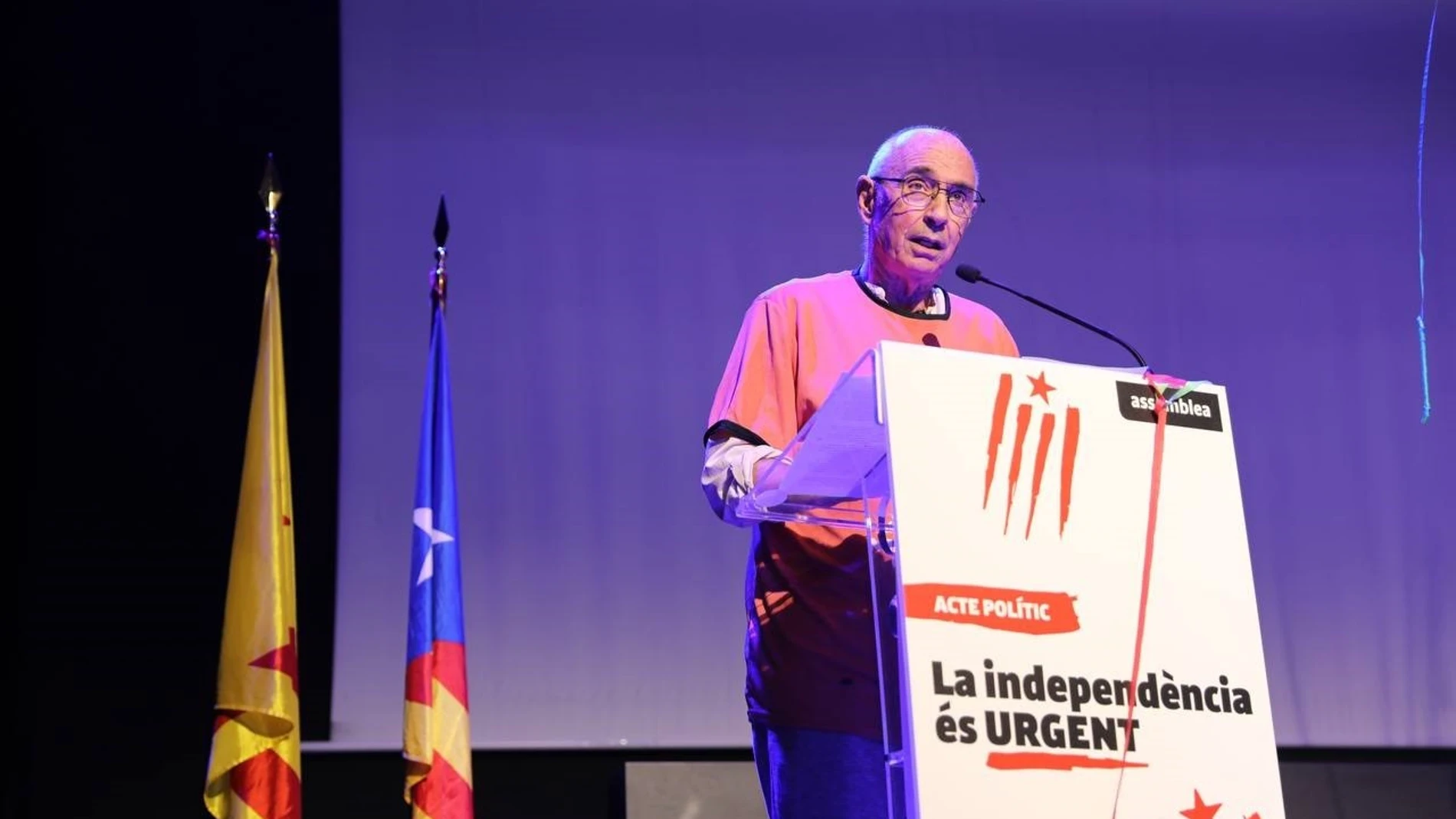 El presidente de la Assemblea Nacional Catalana (ANC), Lluís Llach, durante el acto político 'La independència és urgent' REMITIDA / HANDOUT por ASSEMBLEA NACIONAL CATALANA Fotografía remitida a medios de comunicación exclusivamente para ilustrar la noticia a la que hace referencia la imagen, y citando la procedencia de la imagen en la firma 06/07/2025