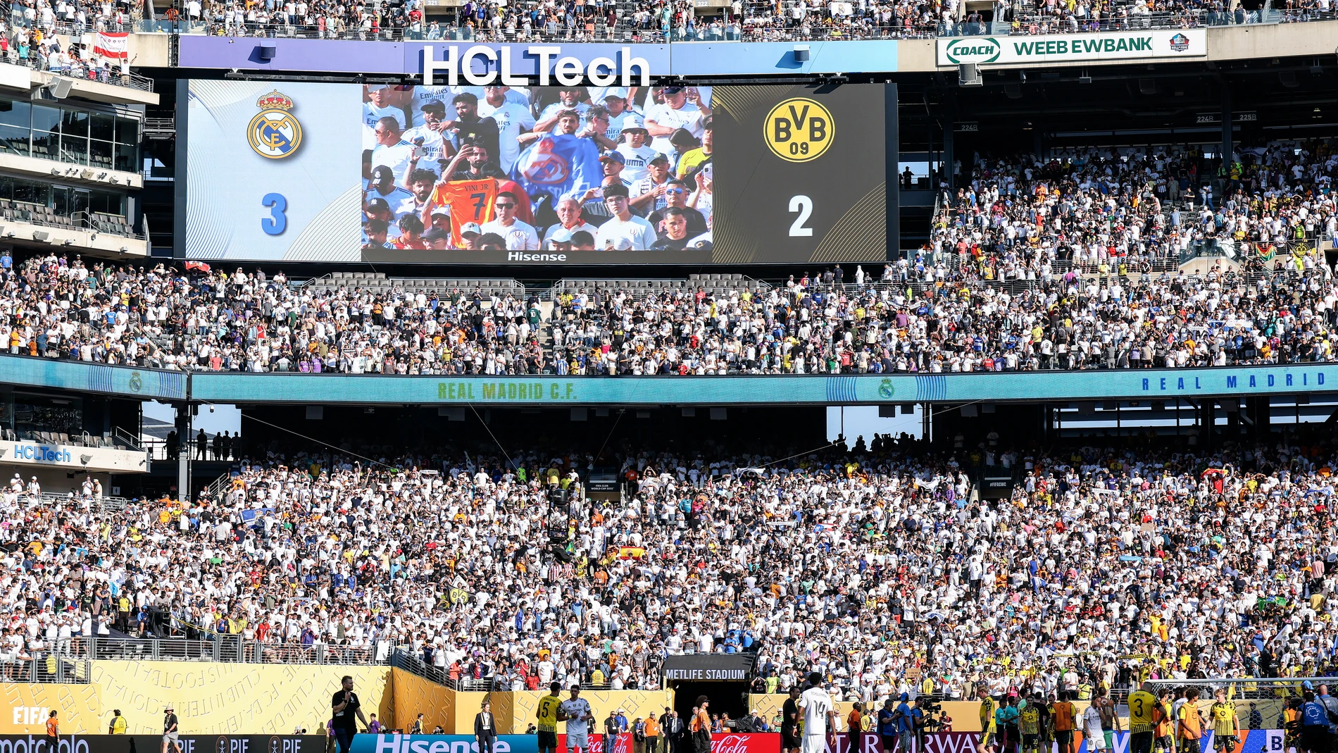 EAST RUTHERFORD (United States), 06/07/2025.- The crowds reacts to Real Madrid C. F. team victory after the FIFA Club World Cup 2025 match between Real Madrid C. F. v Borussia Dortmund at the MetLife Stadium in East Rutherford, New Jersey, USA, 05 July 2025. (Mundial de Fútbol) EFE/EPA/SARAH YENESEL