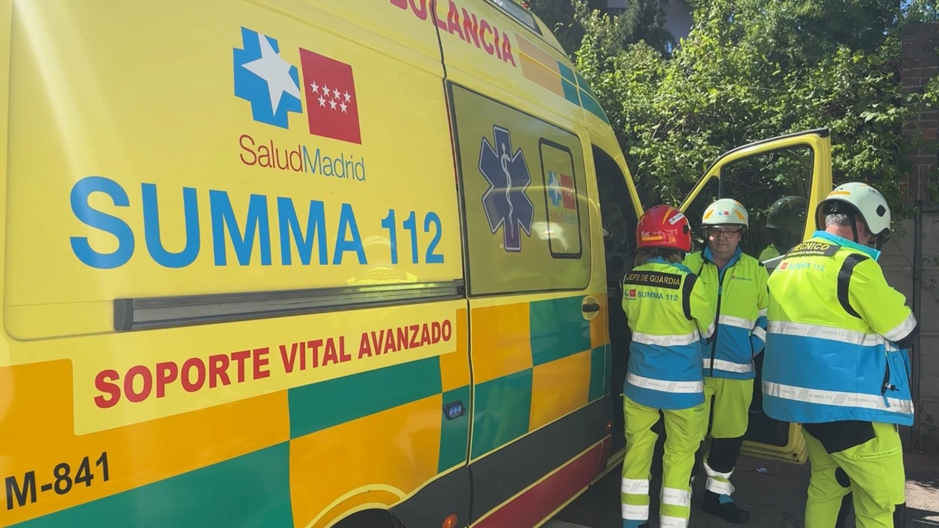 Efectivos del Summa 112 atendiendo una emergencia REMITIDA / HANDOUT por SUMMA 112 Fotografía remitida a medios de comunicación exclusivamente para ilustrar la noticia a la que hace referencia la imagen, y citando la procedencia de la imagen en la firma 23/05/2025