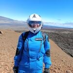 La astronauta análoga cordobesa Mariló Torres en su misión en la ladera de un volcán de Hawái.